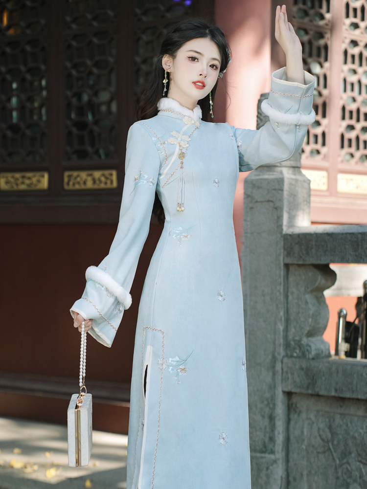 Embroidered Fleece-Lined New Chinese Style Qipao Dress with Pendant
