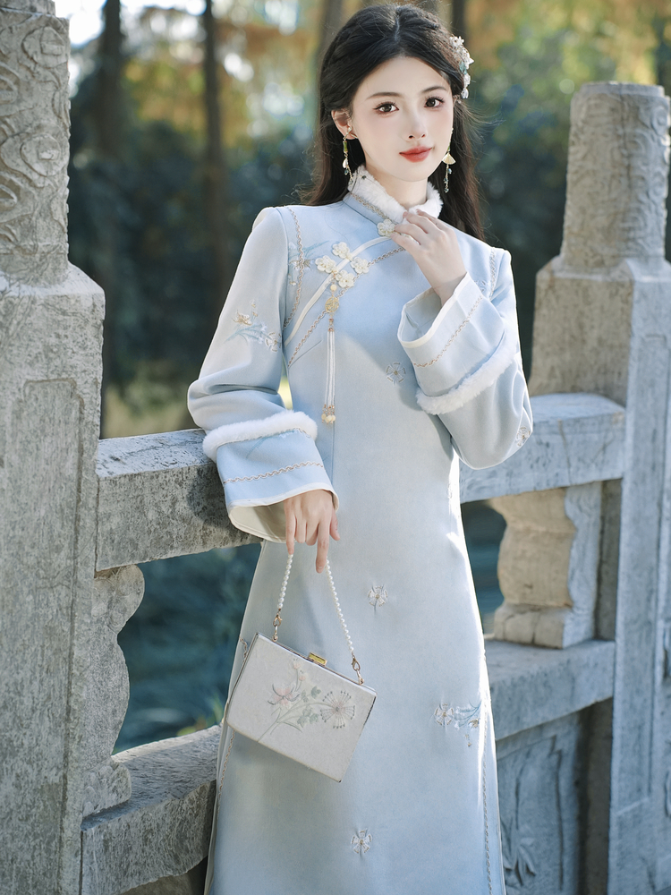 Embroidered Fleece-Lined New Chinese Style Qipao Dress with Pendant - Image 4