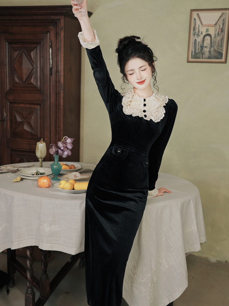 French Vintage Lace Collar Velvet Dress - Image 2
