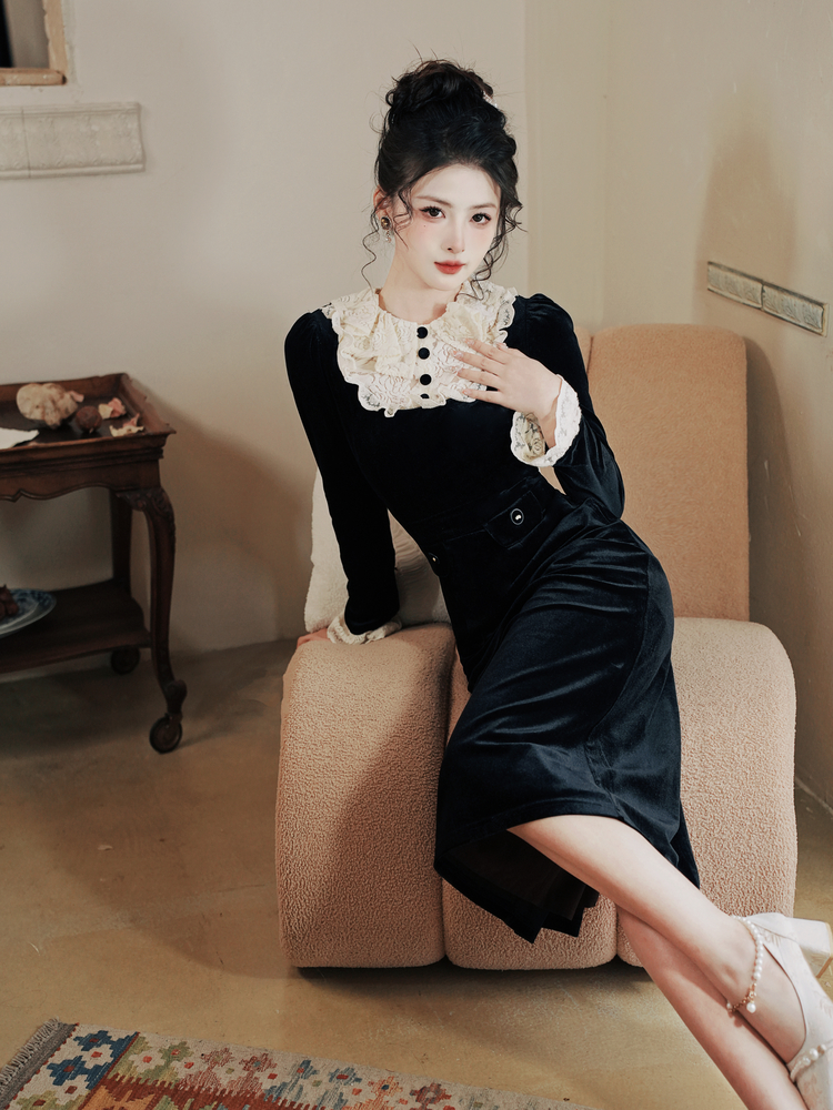 French Vintage Lace Collar Velvet Dress - Image 3