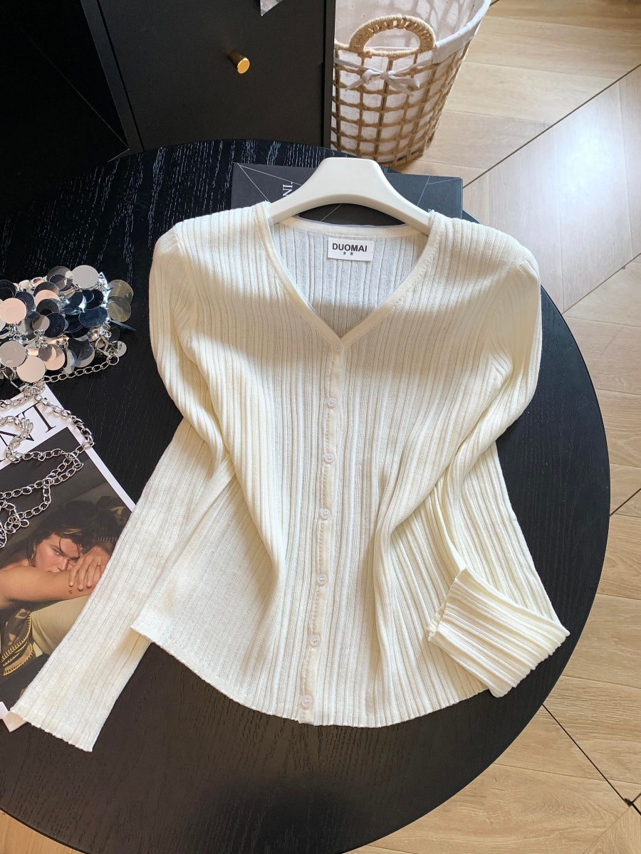 Korean Relaxed Knit Cardigan with Ruffle V-Neck and Textured Sheer Look for Early Fall Layering - Image 4